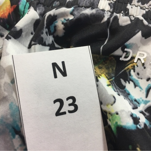 Nike Girls Athletic Shorts Multicolored Floral Size 6 - Picture 4 of 4